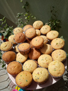 A picture of Vanilla moist cupcakes.