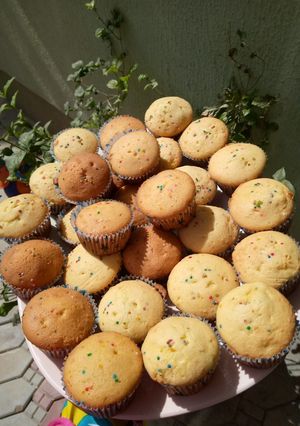 A picture of Vanilla moist cupcakes.