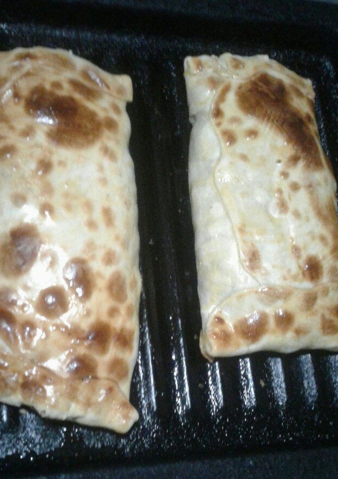 Una foto de Calzones de Pollo con Acelga 😋