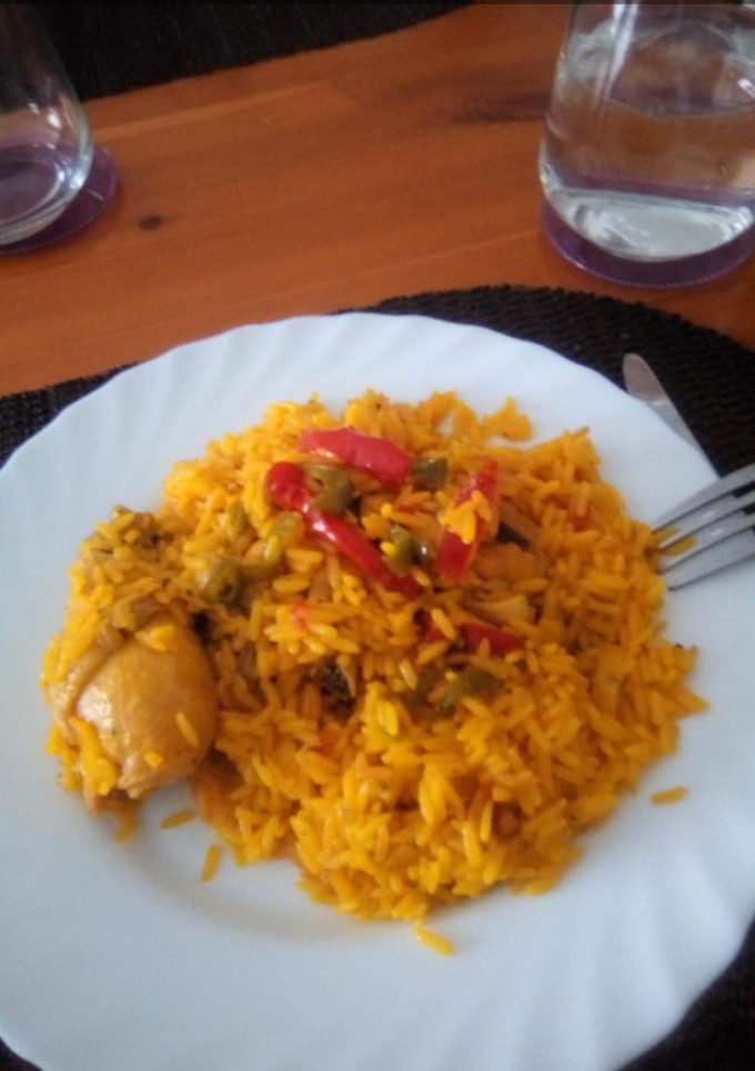 Una foto de Arroz con pollo al curry