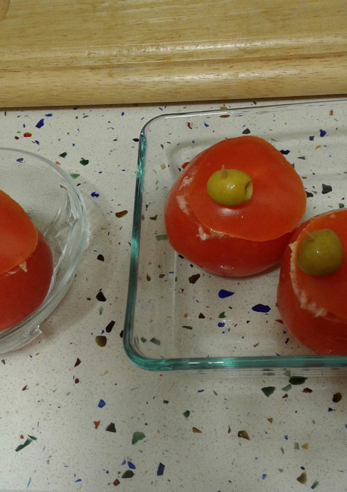 Una foto de Tomates rellenos de ensalada