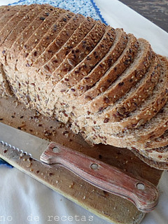 Una foto de Pan de Molde Semi Integral con Semillas