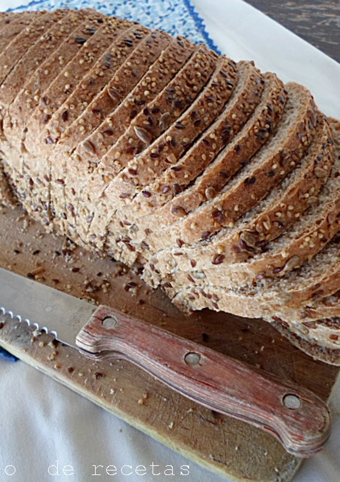 Una foto de Pan de Molde Semi Integral con Semillas