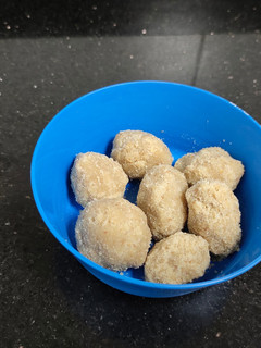 வால்நட் லட்டு (Walnut ladoo recipe in tamil) செய்முறை முக்கிய புகைப்படம்