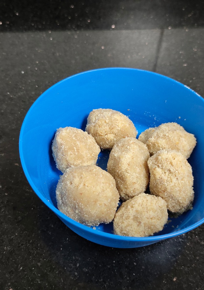 வால்நட் லட்டு (Walnut ladoo recipe in tamil) செய்முறை முக்கிய புகைப்படம்