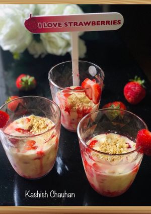 A picture of 🍓 Strawberries and Custard dessert 🍨.