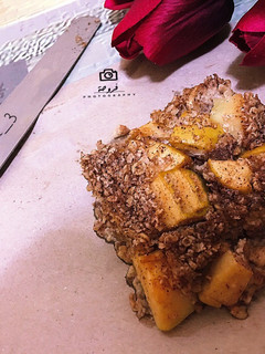 A picture of Oatmeal with Apples and Cinnamon.
