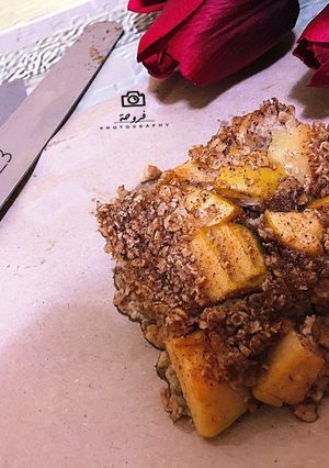 A picture of Oatmeal with Apples and Cinnamon.