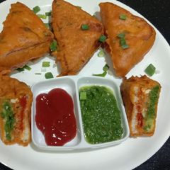 A picture of Bread pakoda.