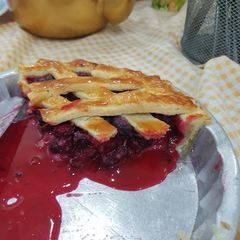 A picture of Mulberry pie.