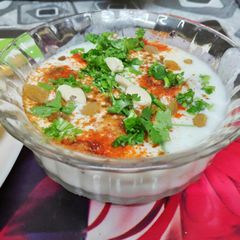 A picture of Dahi bhalla.