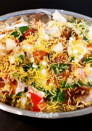A picture of Aloo Dahi Papdi Chat.