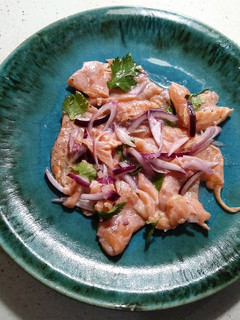 Una foto de Ceviche de salmón