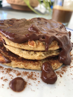 Una foto de Tortitas de manzana y chocolate