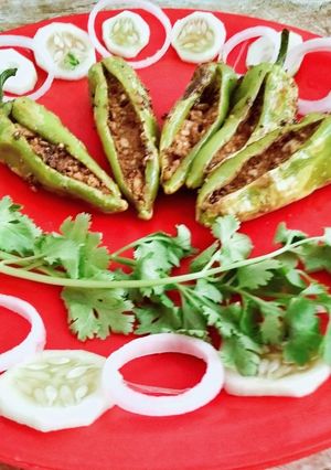 # કાઠિયાવાડી ભરેલા મરચાં #(bhrela marcha recipe in Gujarati) રેસીપી મુખ્ય ફોટો