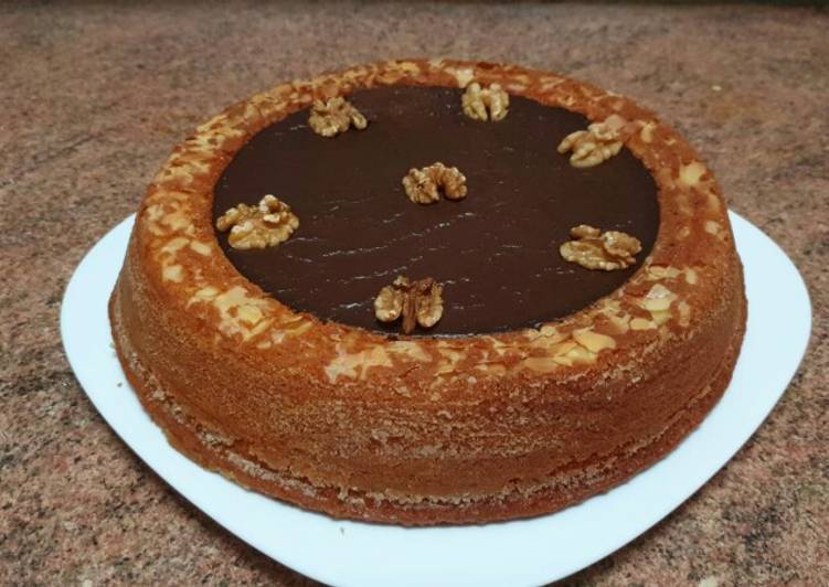Bizcocho de naranja relleno con crema de chocolate