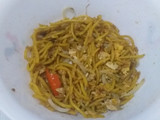 Mi kuning goreng pedas