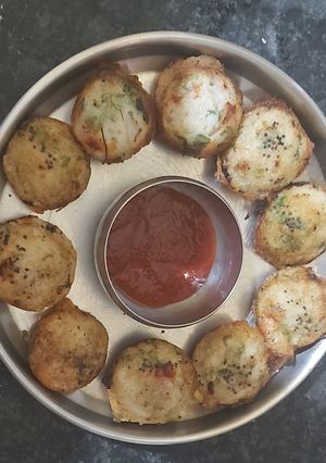 सूजी के अप्पे(suji ke appe recipe in hindi) रेसिपी मुख्य फोटो