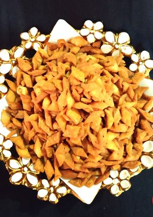 A picture of Namak pare.