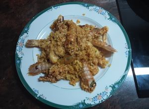 Una foto de Arroz con galeras y sepia