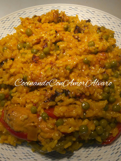 Una foto de Paella de pollo