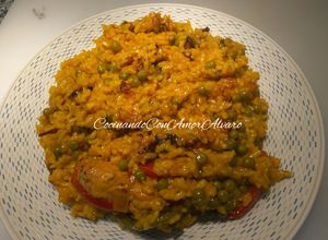 Una foto de Paella de pollo