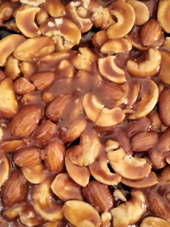 ડ્રાયફ્રુટ ચીકી(Dryfruit Chikki Recipe in Gujarati) રેસીપી મુખ્ય ફોટો