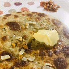 A picture of Gobhi and Garlic Parantha.