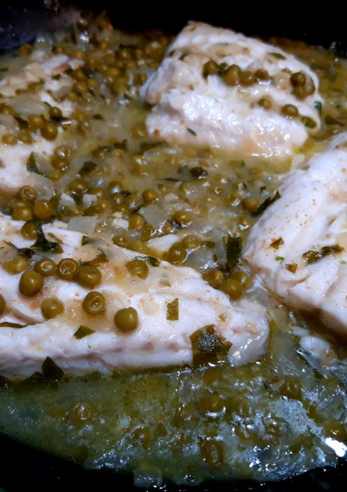 Una foto de Merluza en salsa verde