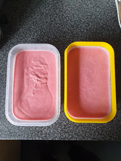 A picture of Raspberry Ice-cream.