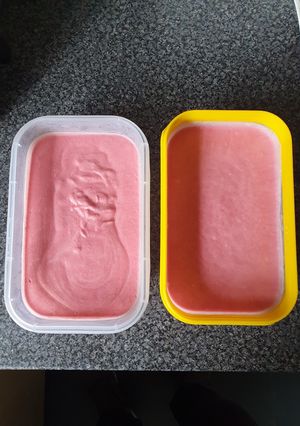 A picture of Raspberry Ice-cream.