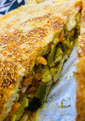 Una foto de 🥟CALZONE🥟 DE PUERROS 🧀QUESO🧀 Y 🍖 JAMÓN🍖 (masa casera) 😋