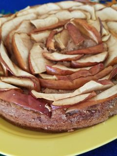 એપલ વ્હીટ ફલોર કેક (Apple Wheat Flour Cake Recipe In Gujarati) રેસીપી મુખ્ય ફોટો