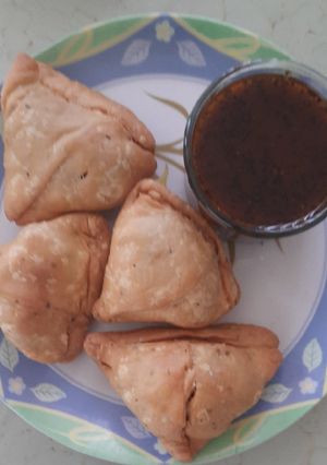 समोसा (SAMOSA RECIPE IN HINDI) रेसिपी मुख्य फोटो