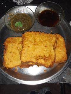 ब्रेड पकौड़ा (bread pakoda recipe in hindi) रेसिपी मुख्य फोटो