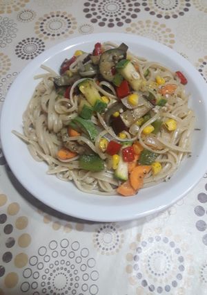 Una foto de Tallarines con verduras al wok
