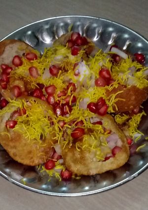 A picture of Sev puri / dahi puri chaat.