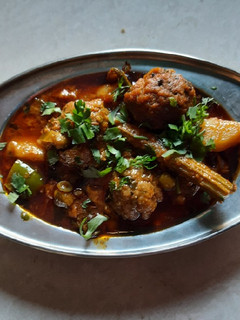 ઊંધિયું (Undhiyu Recipe In Gujarati) રેસીપી મુખ્ય ફોટો