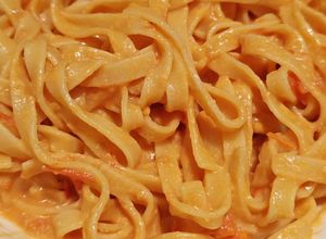 Foto di Tagliatelle con sugo di pomodorini ciliegino e burrata