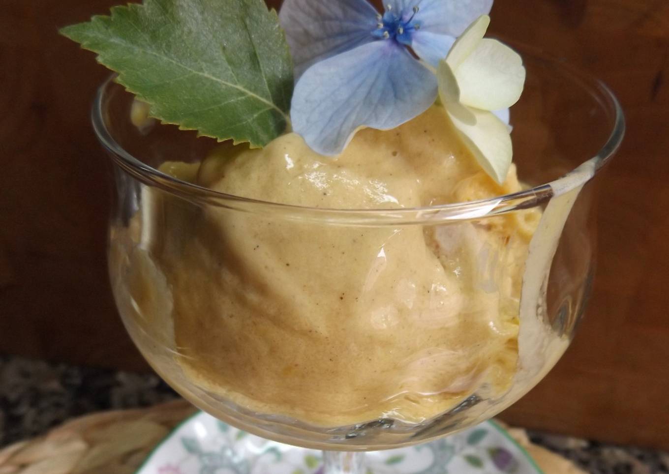Helado de mango y naranja con sirope de agave