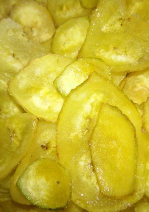 बनाना चिप्स(Banana chips recipe in Hindi) रेसिपी मुख्य फोटो