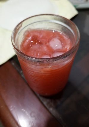 Una foto de Jugo de Fresas con Limón