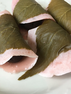 A picture of Sakura Mochi (Cherry blossom crepe roll).