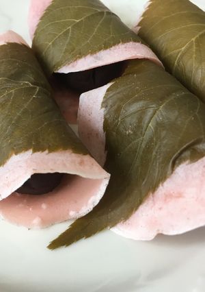 A picture of Sakura Mochi (Cherry blossom crepe roll).