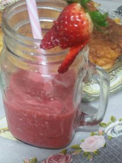 صورة لوصفة عصير الفراولة 🍓🍓🍷🍷 الطبيعي والصحي