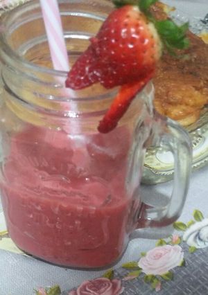 صورة لوصفة عصير الفراولة 🍓🍓🍷🍷 الطبيعي والصحي