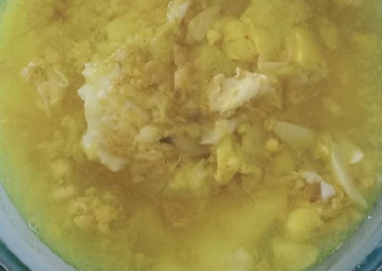 Cara Gampang Membuat Telur Ceplok Kuah Kuning yang Menggugah Selera