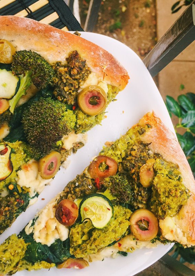 Una foto de Pizza Vegana "Verde Que Te Quiero Verde"