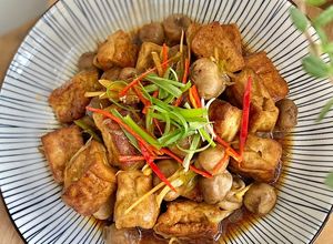 Hình của món Đậu hũ kho nấm rơm.