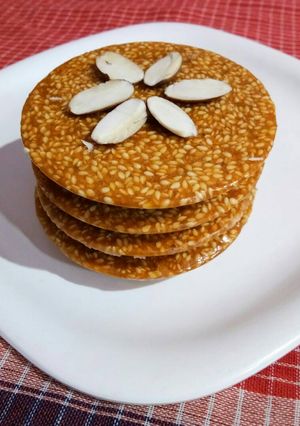 A picture of Gur teel ki chikki.
